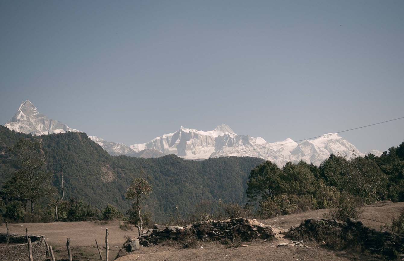 Abenteuerliche Bergstraßenreise durch Pokhara: Entdecken Sie den Nervenkitzel der Fahrt durch die nepalesischen Himalaya-Gebirge